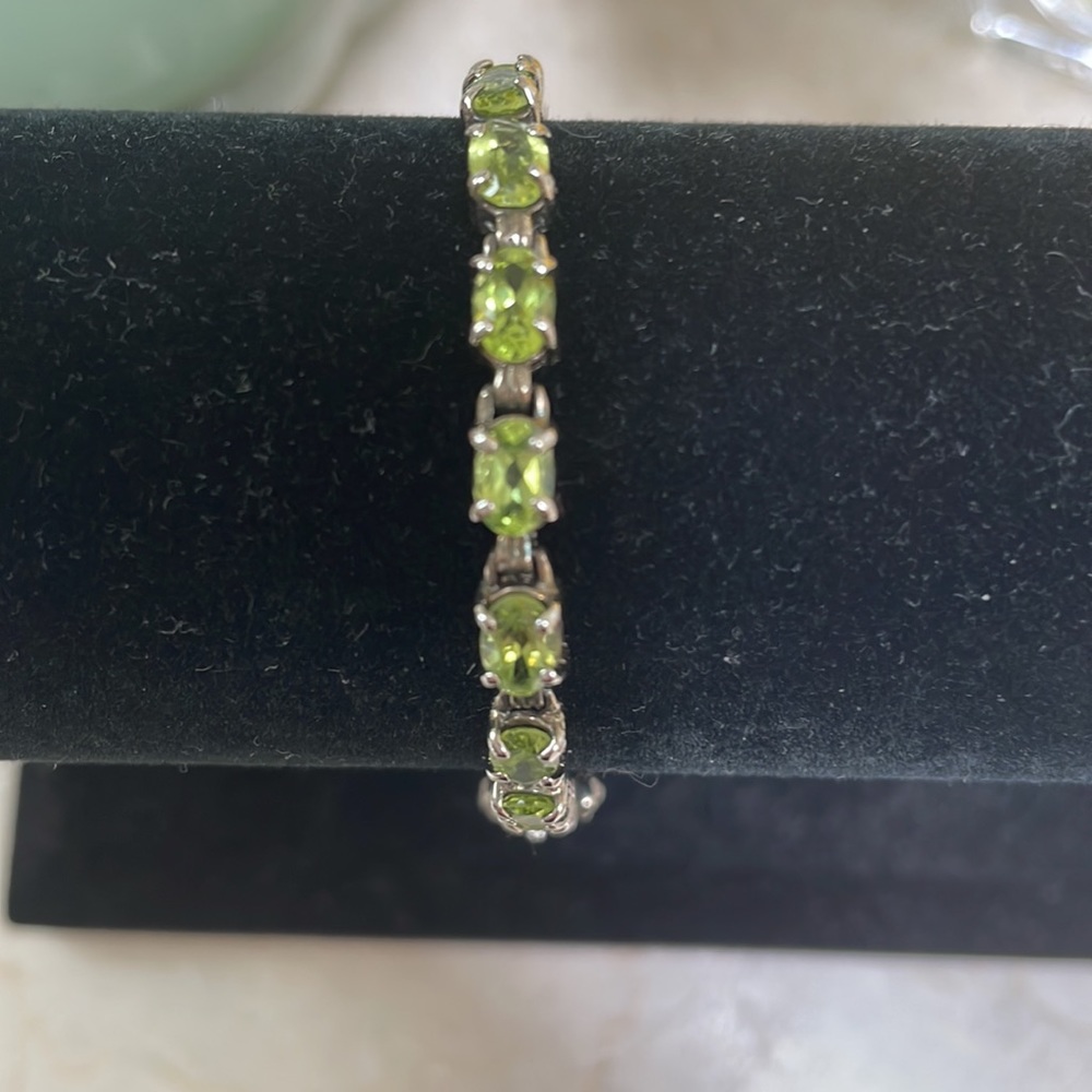 VINTAGE PERIDOT SILVER TENNIS BRACELET - Picture 2 of 11